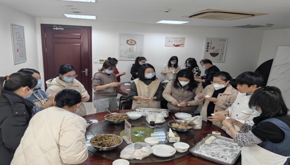 【城建新聞】歲寒隆冬至，煮餃話團(tuán)圓—浙江城建開(kāi)展冬至包餃子活動(dòng)